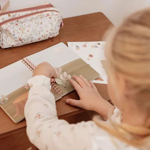 Livro Dress Up – Rosa & Friends – Fairy Garden