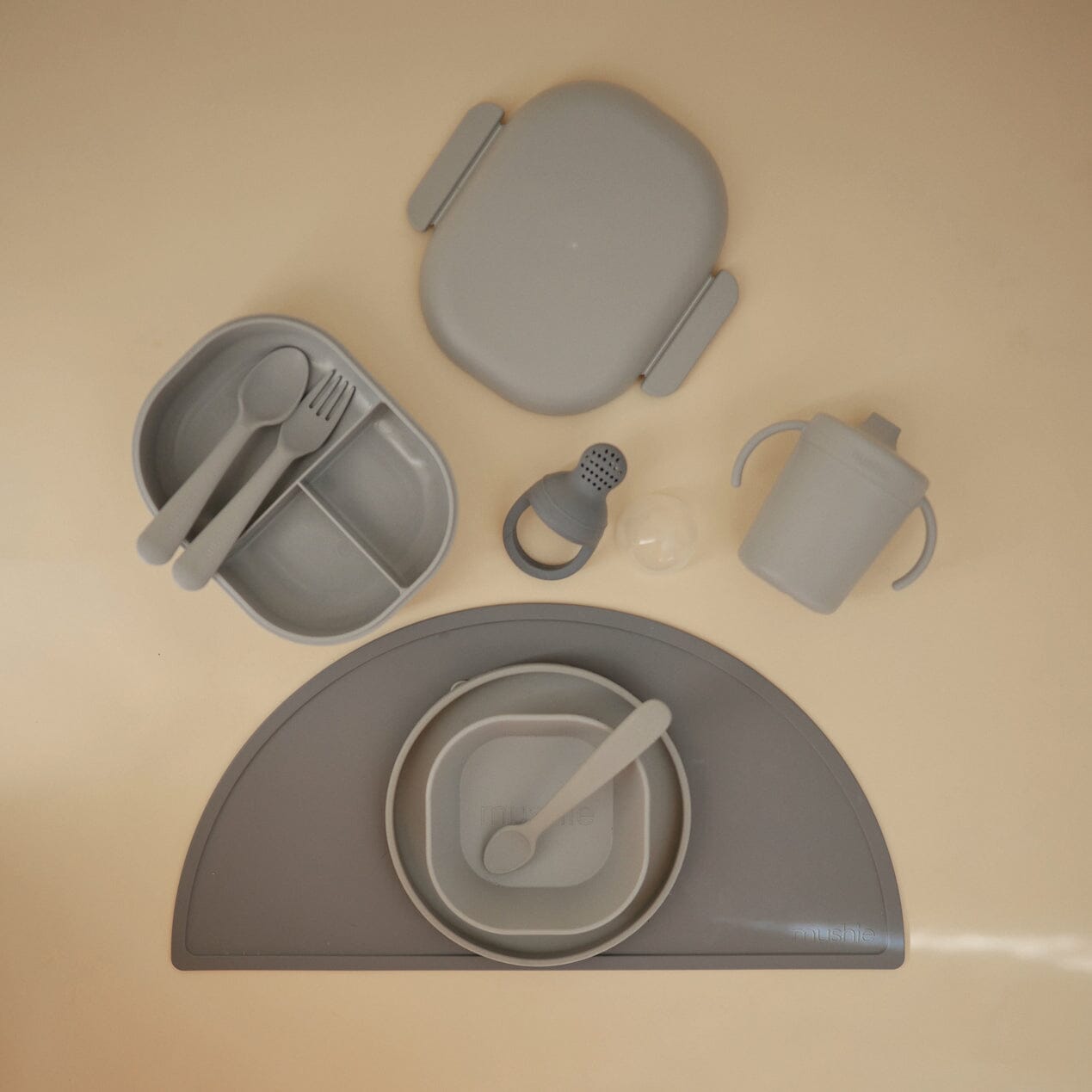 Lancheira com talheres cloud meal mushie