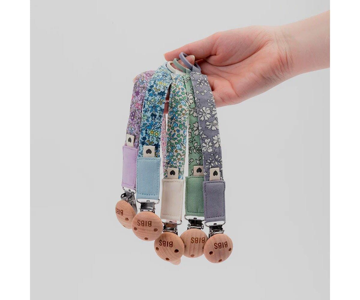 Prende-chucha Eloise ivory BIBS X Liberty pacifier clip Bibs