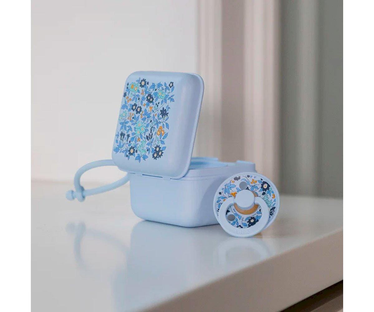 Caixa p/ chupetas Liberty chamomile baby blue pacifier case BIBS