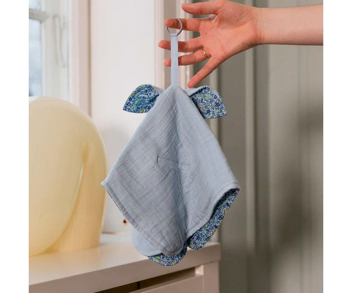 Doudou canguru BIBS X Liberty Chamomile Lawn Baby Blue Doudou Bibs