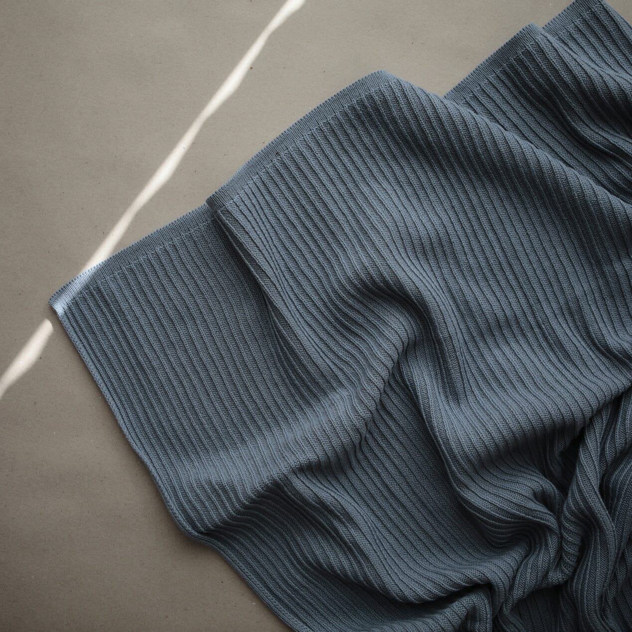 Manta de bebé ribbed smoke muslin mushie