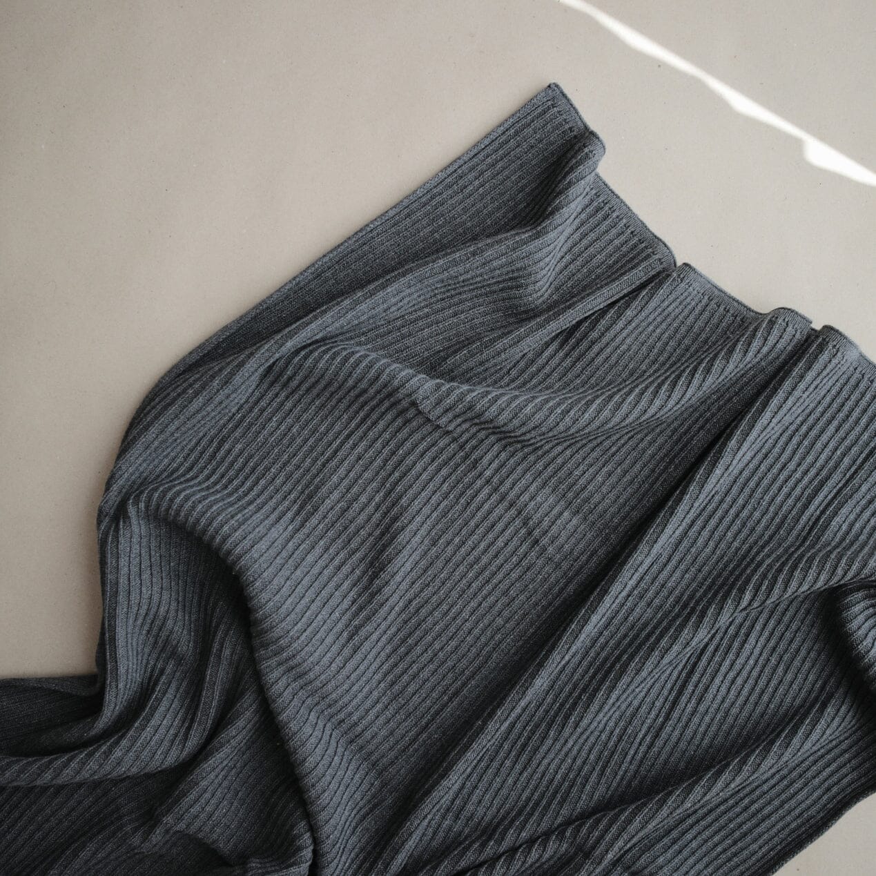 Manta de bebé dark grey melange blanket mushie