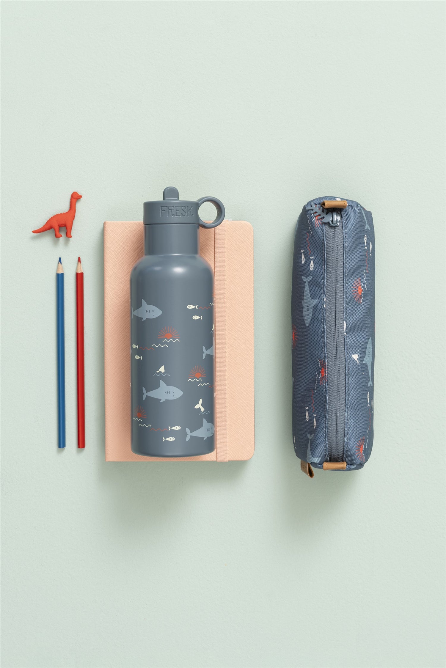 Garrafa térmica tubarão 350 ml + 2 tampas