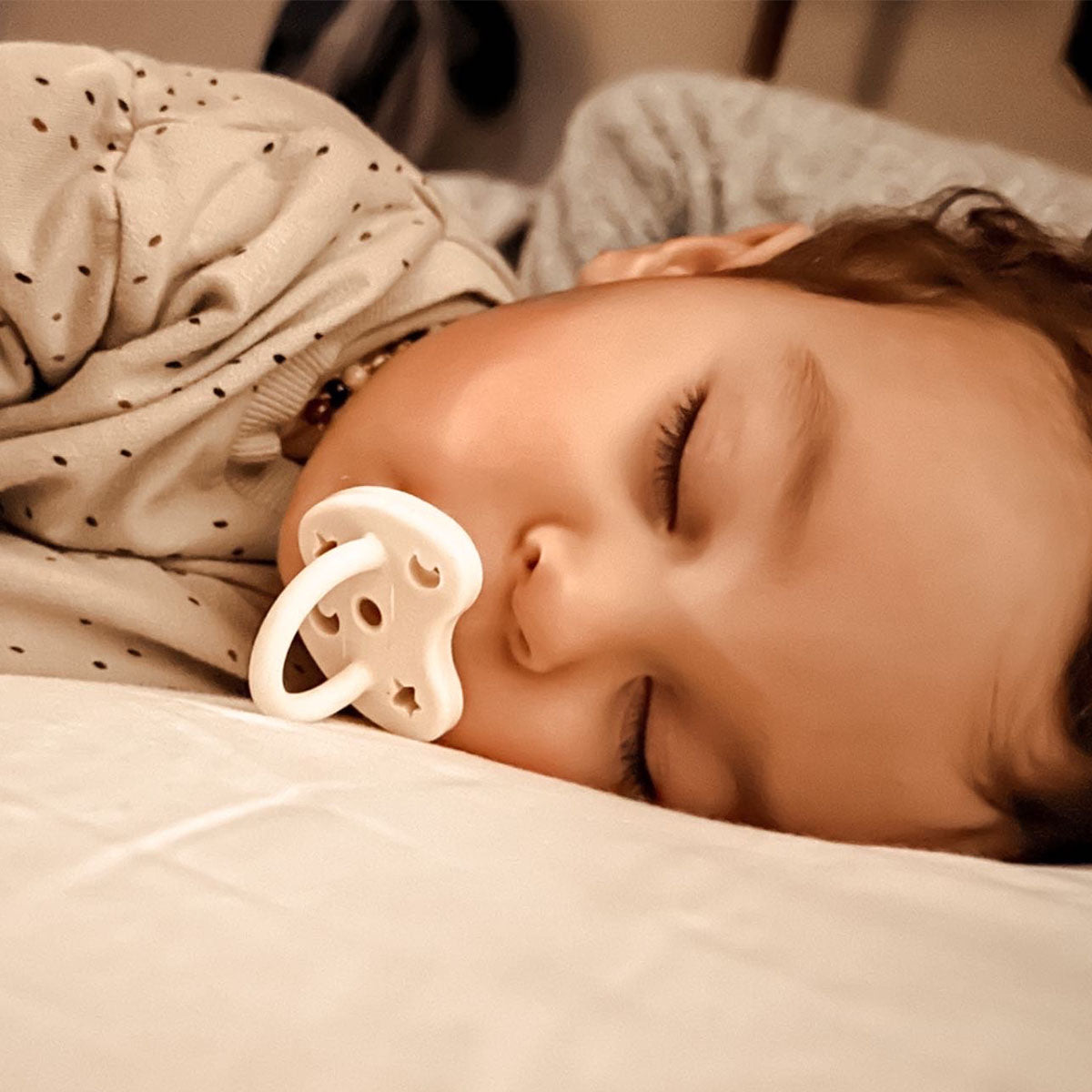 2 chupetas ortodônticas látex milky white | gorgeous grey 3-36 M