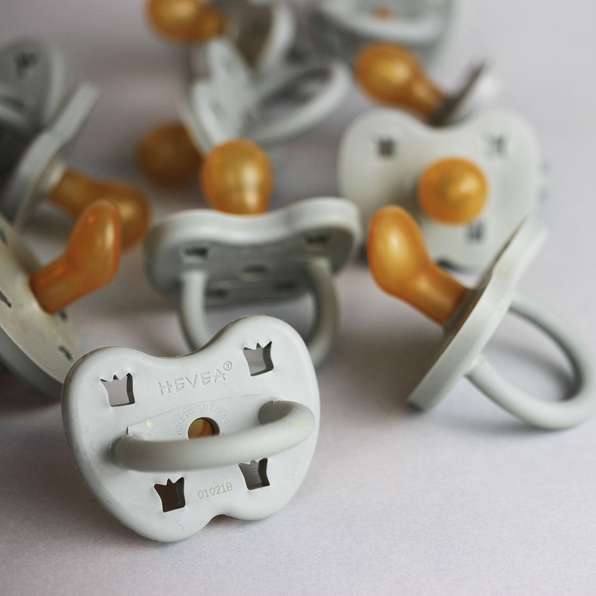 2 chupetas ortodônticas látex milky white | gorgeous grey 3-36 M