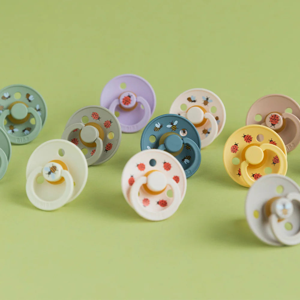 2 chupetas redondas BIBS Studio Colour ladybug sage mix
