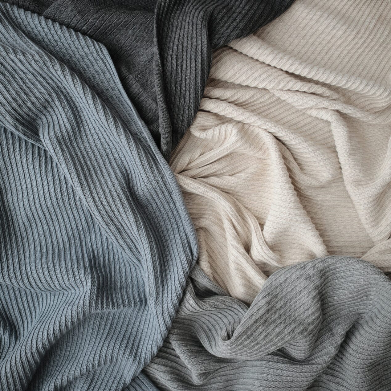 Manta de bebé ribbed smoke muslin mushie