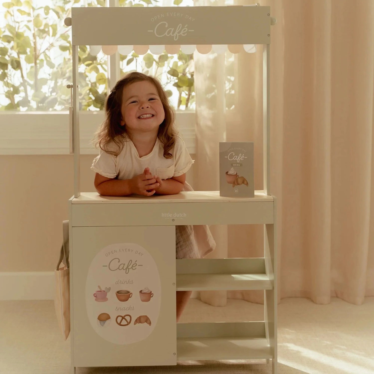 Mercado e café de madeira