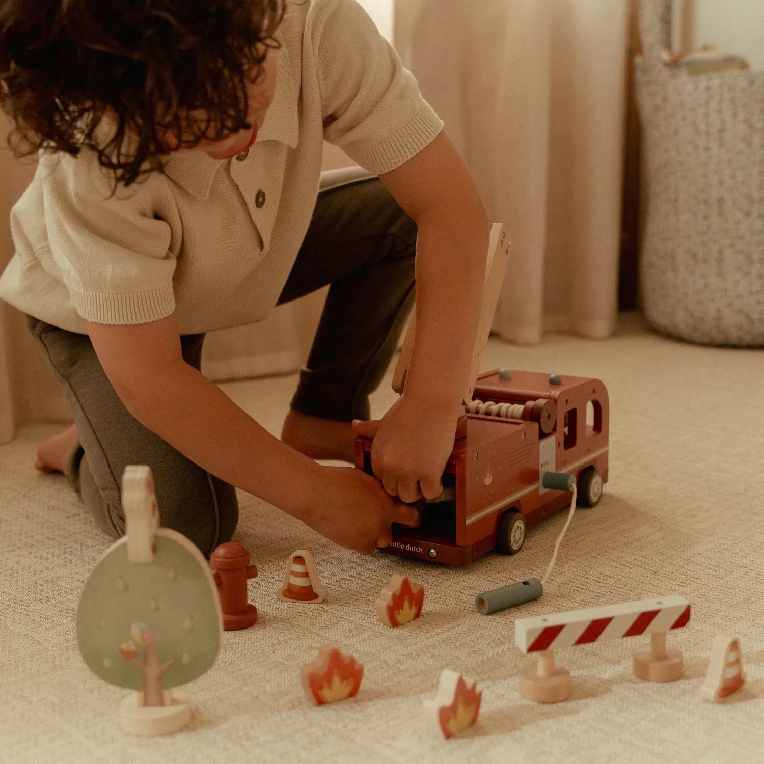 Camião de bombeiros + figuras de madeira
