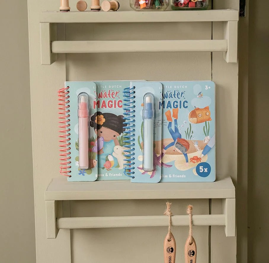 Livro Water Magic - Rosa & Friends