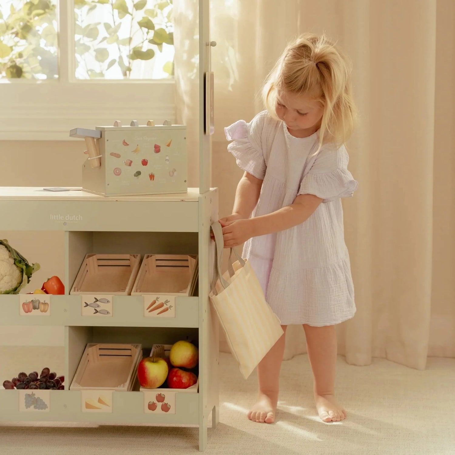 Mercado e café de madeira