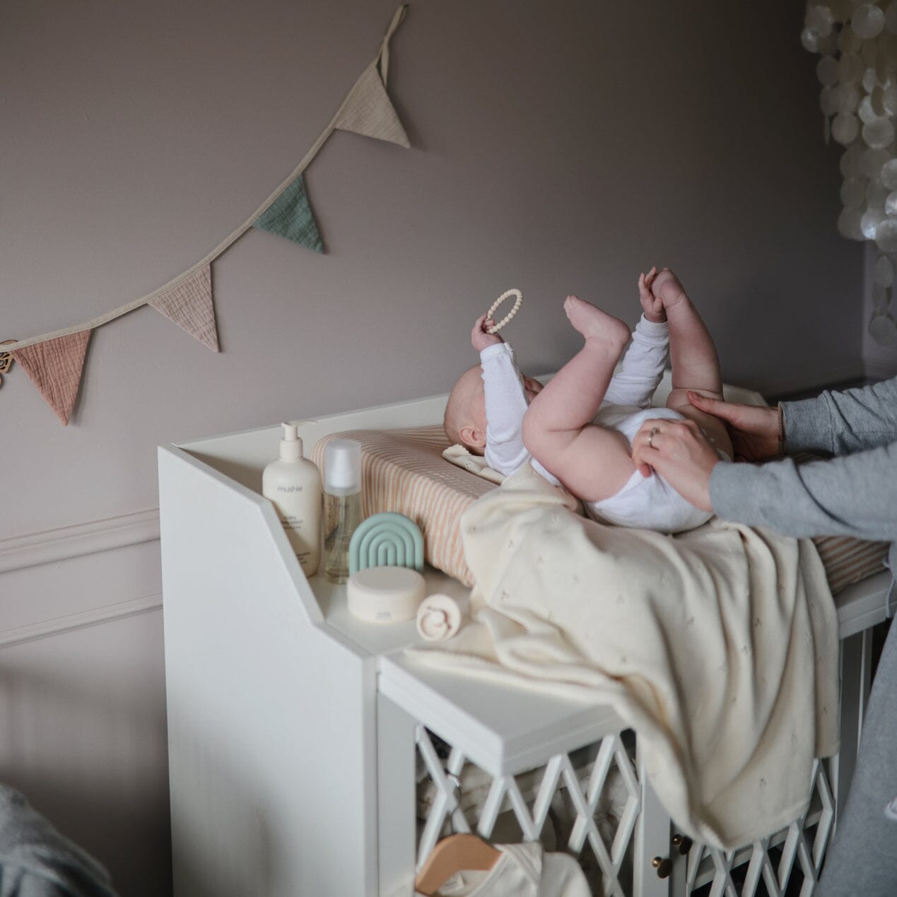 3 mordedores-pulseira pérolas Berry/Marigold/Khaki Teether mushie