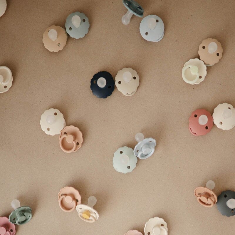 2 chupetas daisy baby pink/lilac SILICONE Pacifier FRIGG