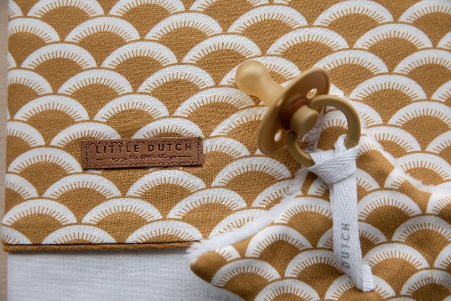 Pacifier holder sunrise ochre Little Dutch Bib Little Dutch