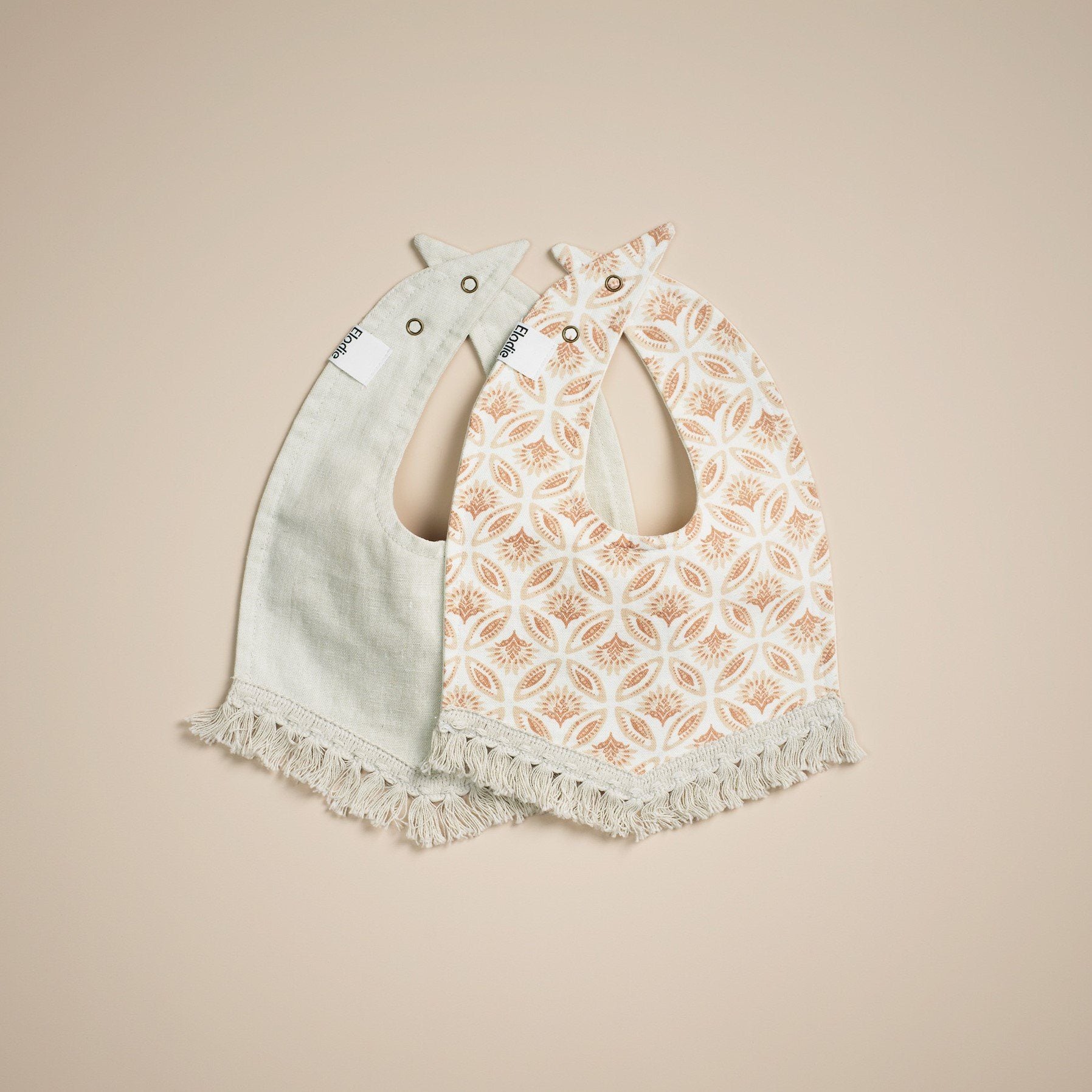 DryBib Lilly white Bibs Elodie details