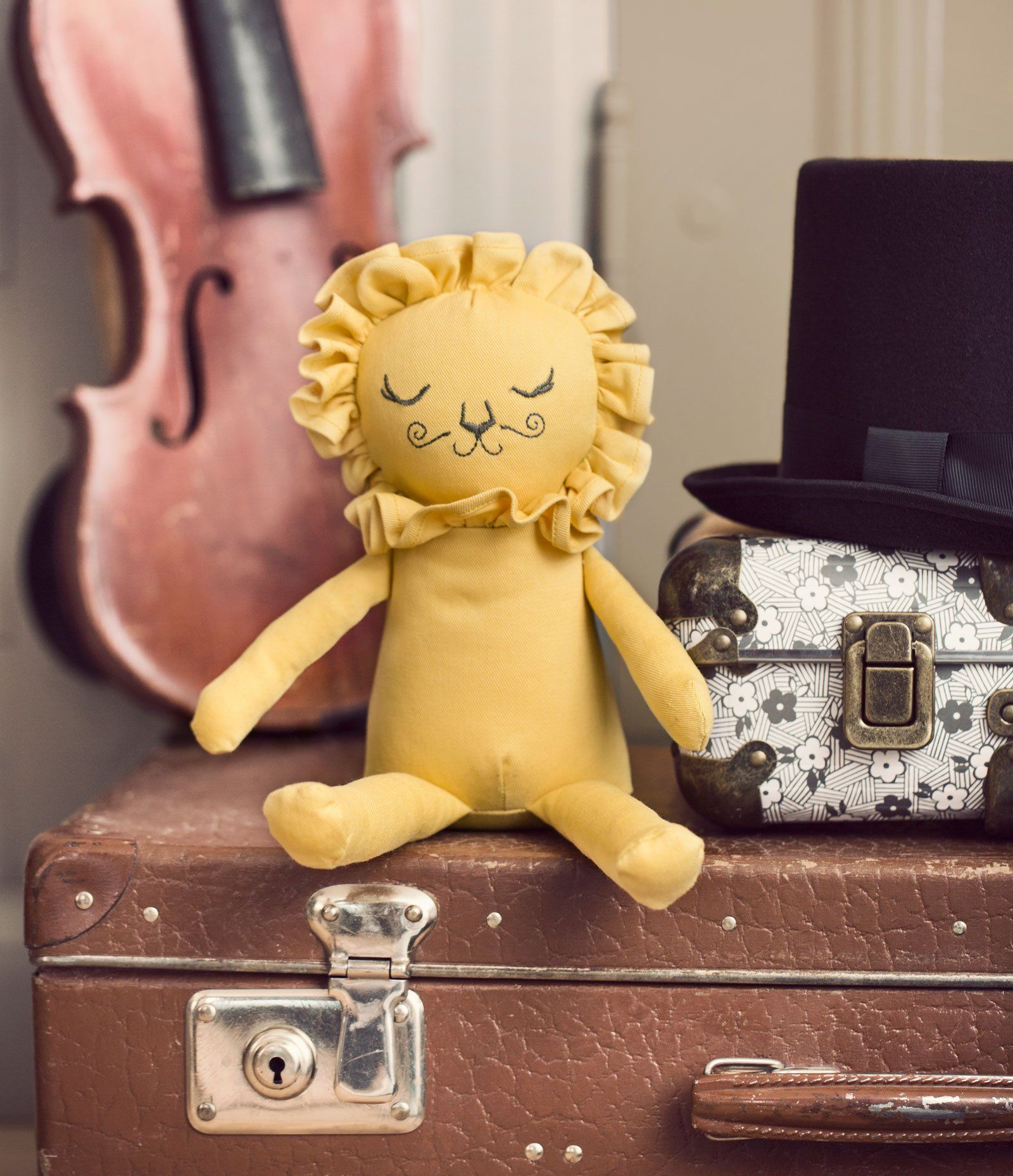 Snuggle Sweet Honey Harry Toys Elodie details