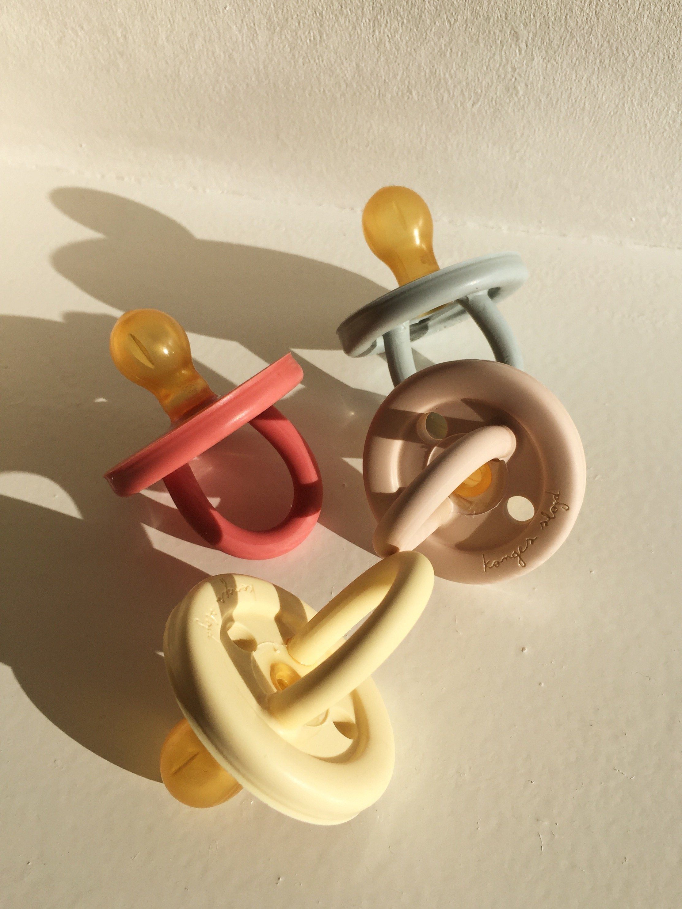 Mio pacifier cherry lemonade 0-6 months Konges sløjd Pacifier Konges sløjd