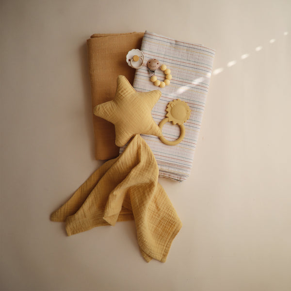 Mordedor leão soft yellow Teether mushie