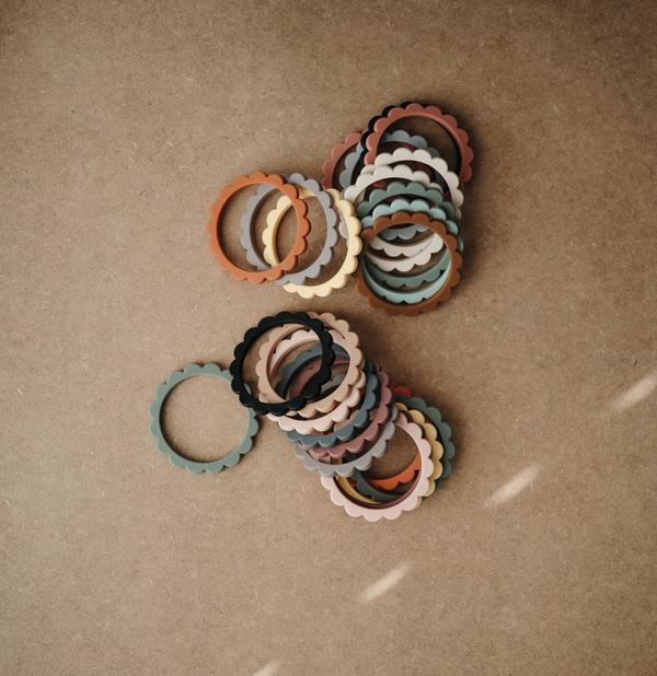 3 mordedores-pulseira Black/Natural/Caramel Teether mushie
