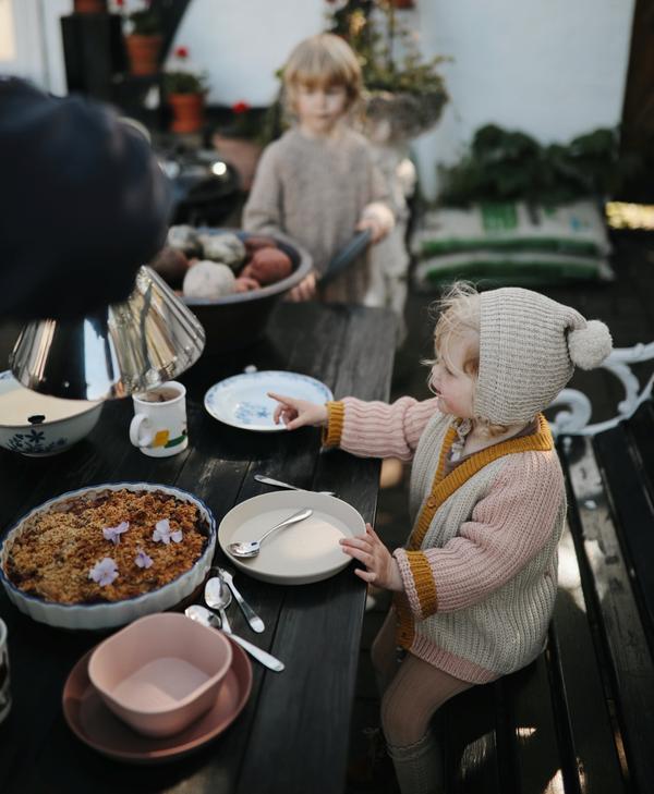 2-pack round dinnerware plates caramel mushie meal mushie