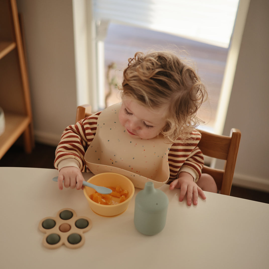 Silicone suction bowl daffodil mushie meal mushie