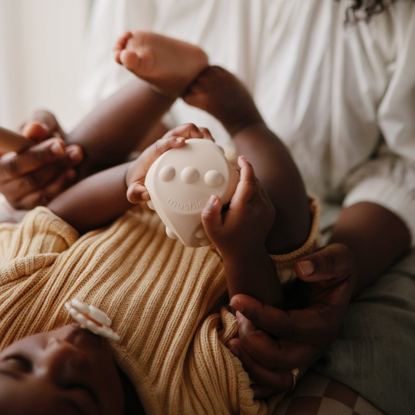 2 dados pop it blush | shifting sand Toys mushie