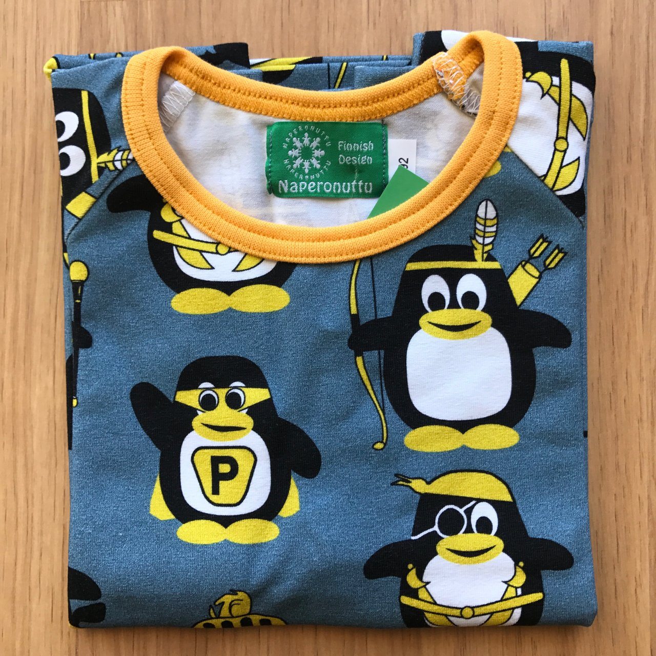 Penguin party top Tops Naperonuttu