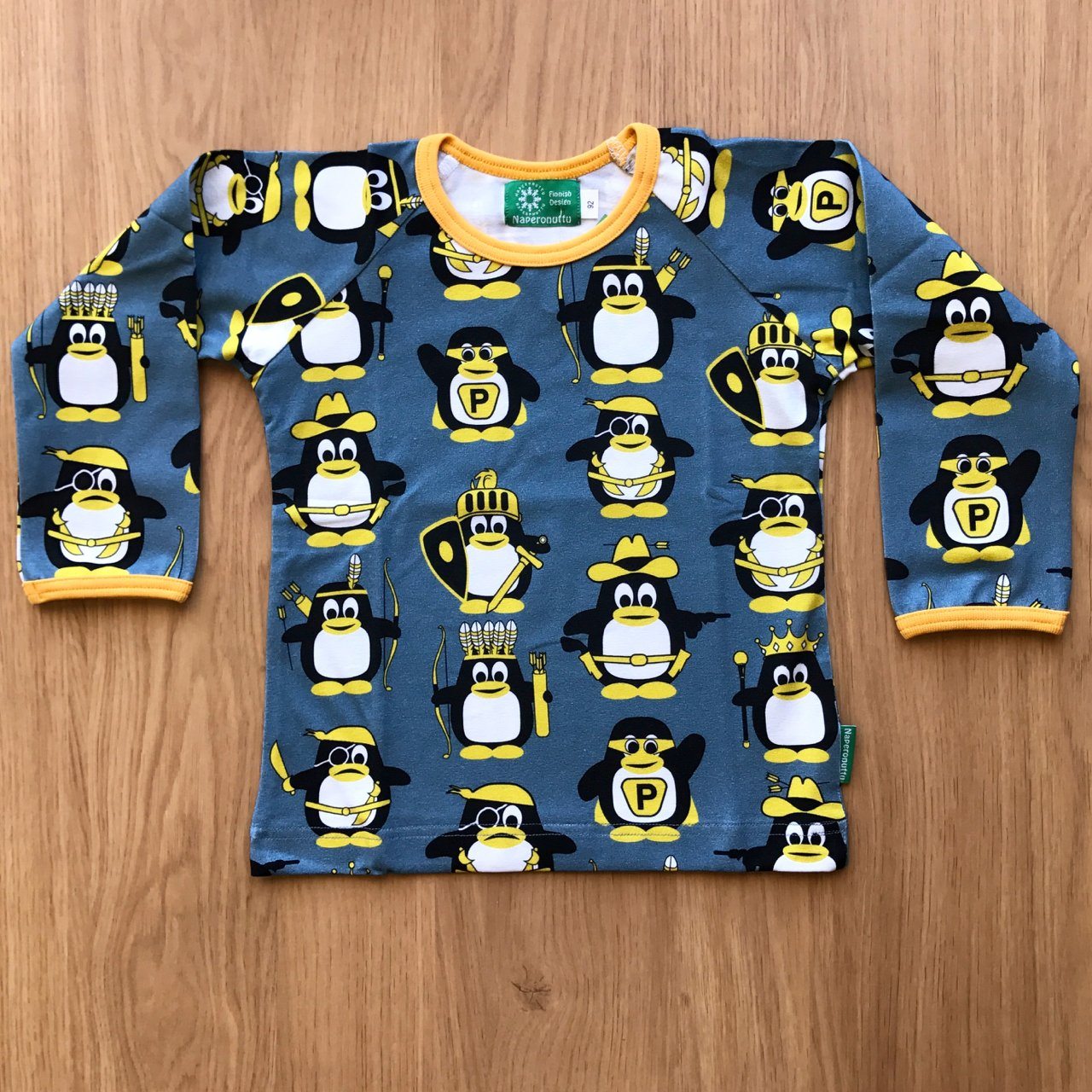 Penguin party top Tops Naperonuttu