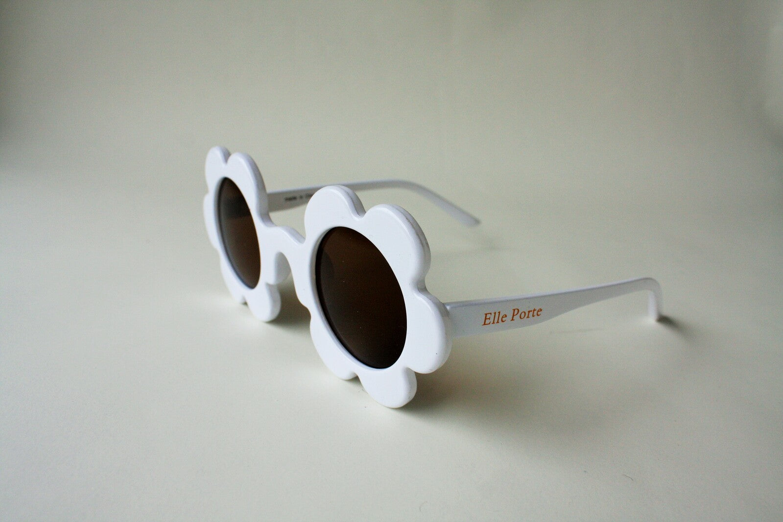 Óculos de sol daisy marshmallow sunglasses Elle Porte