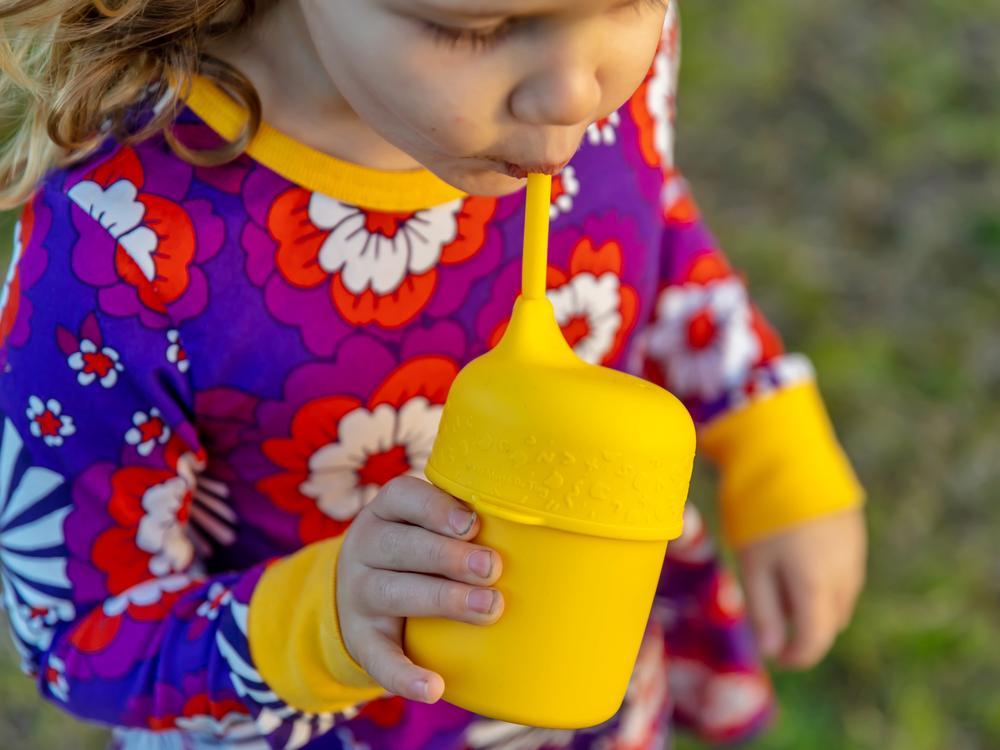 Sippie lid (+mini straw) yellow Dinnerware we might be tiny