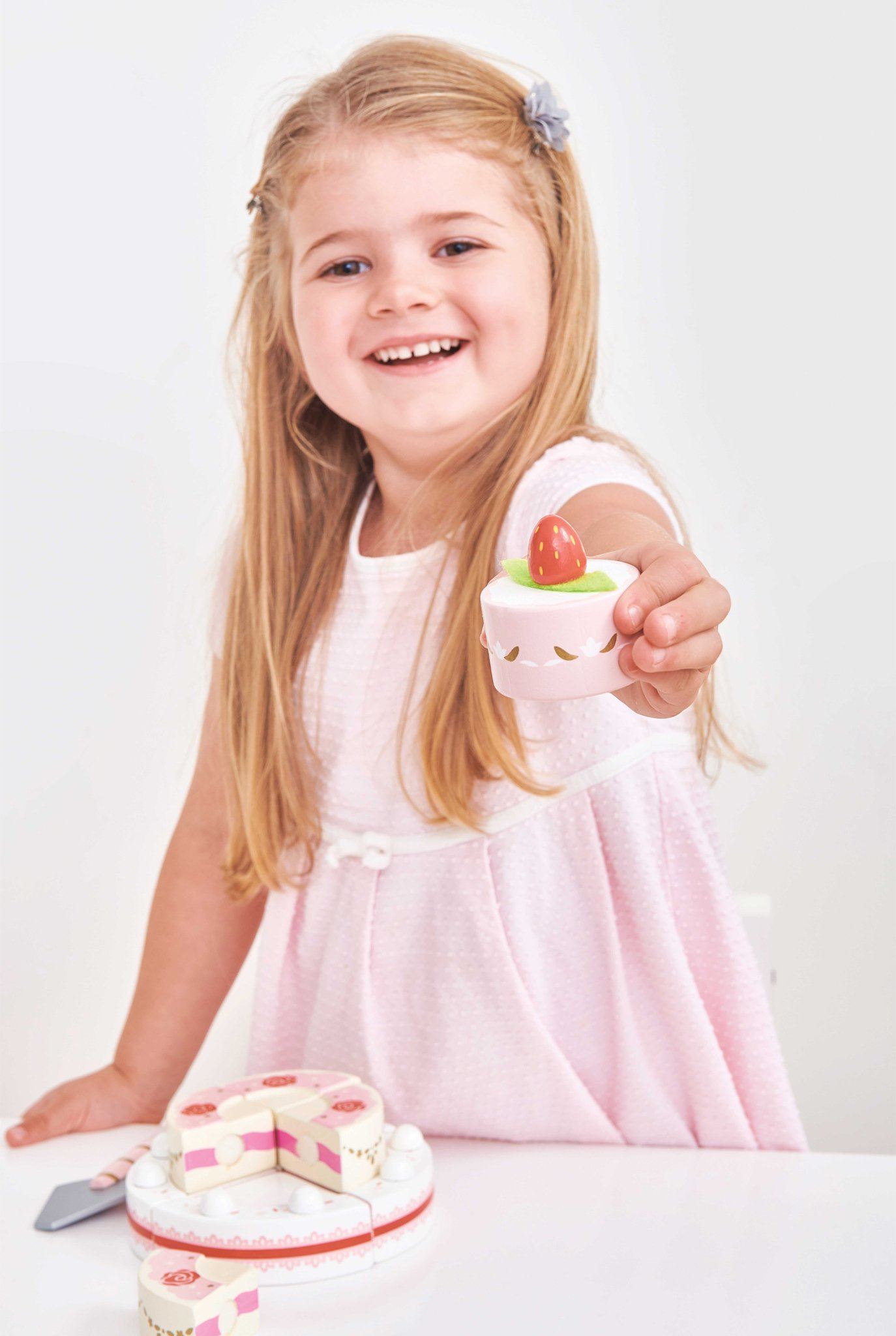 Strawberry wedding cake Le Toy Van Toys Le Toy Van