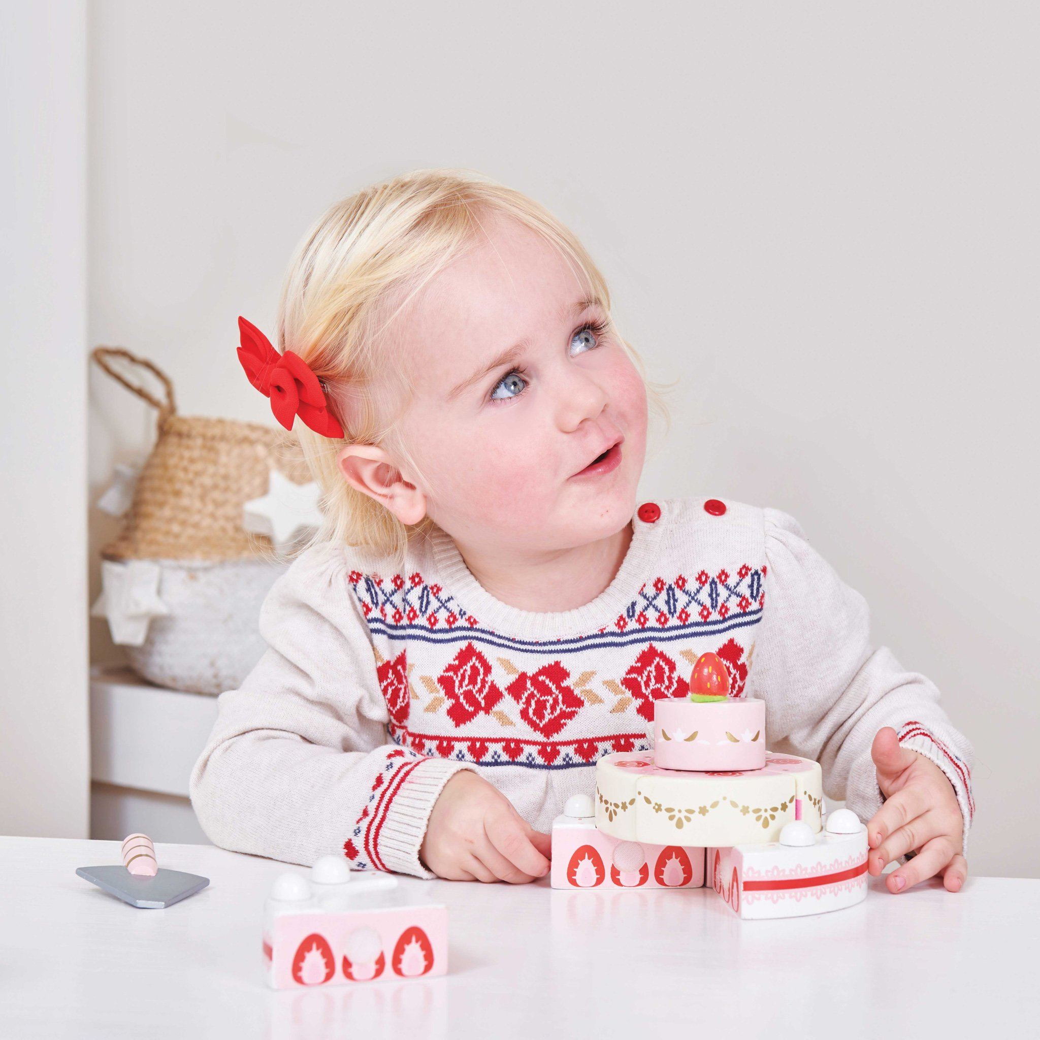 Strawberry wedding cake Le Toy Van Toys Le Toy Van