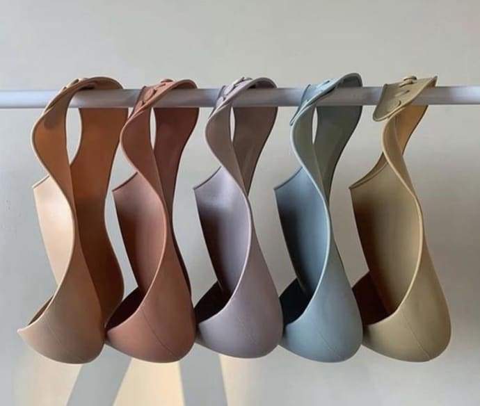 Silicone baby bib safari brown mushie bib mushie