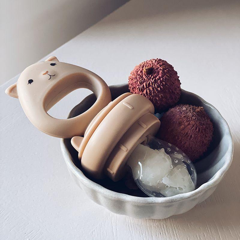 Silicone fruit feeding pacifier bunny almond terracotta Konges sløjd Dinnerware Konges sløjd