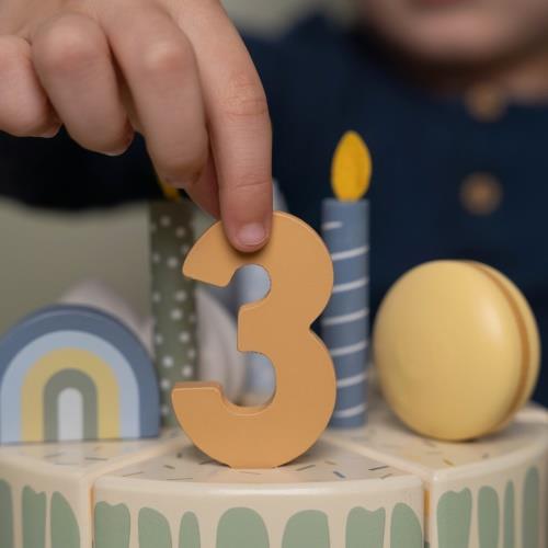 Bolo de aniversário em madeira azul