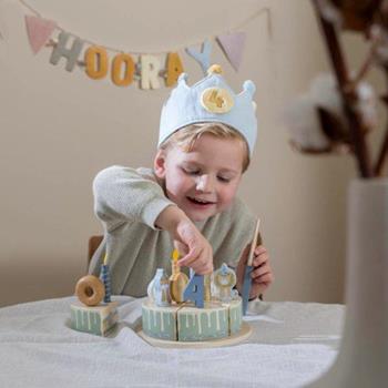 Bolo de aniversário em madeira azul