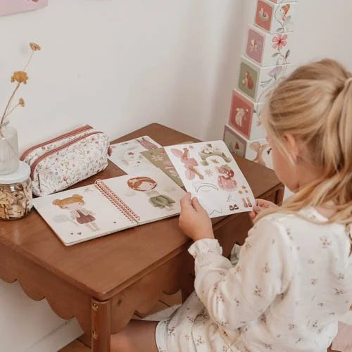 Livro Dress Up – Rosa &amp; Friends – Fairy Garden