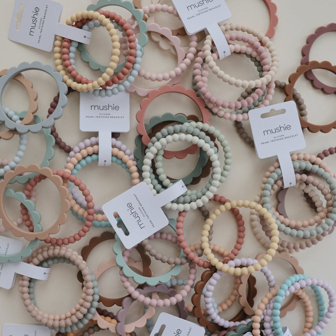 3 mordedores-pulseira pérolas Sage/Tuscany/Desert sand Teether mushie