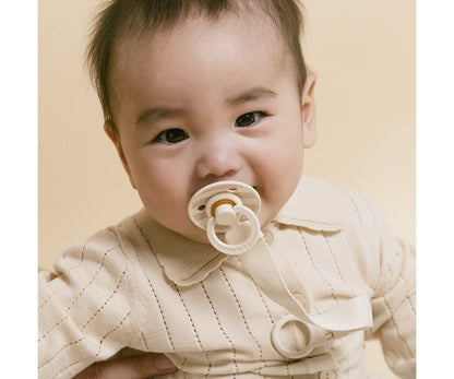 Conjunto 2 chupetas BIBS Colour + prende-chupeta ivory