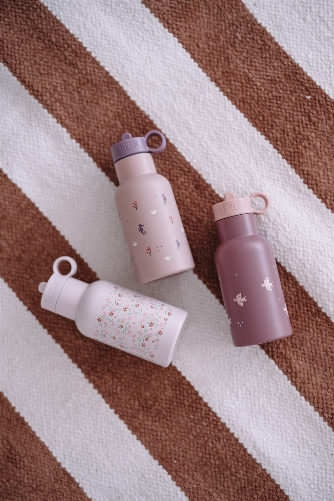 Garrafa térmica flores 350 ml + 2 tampas