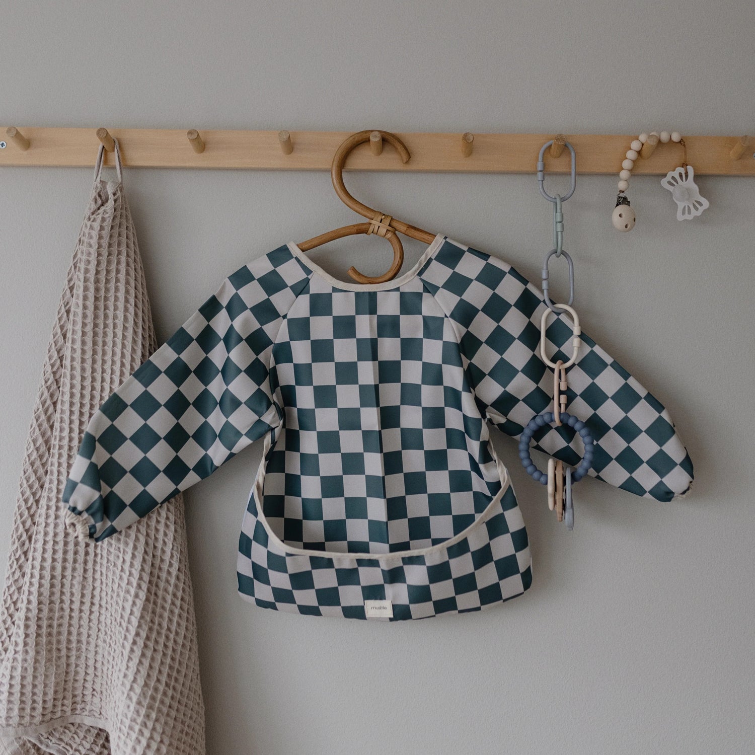 Babete impermeável com mangas olive check