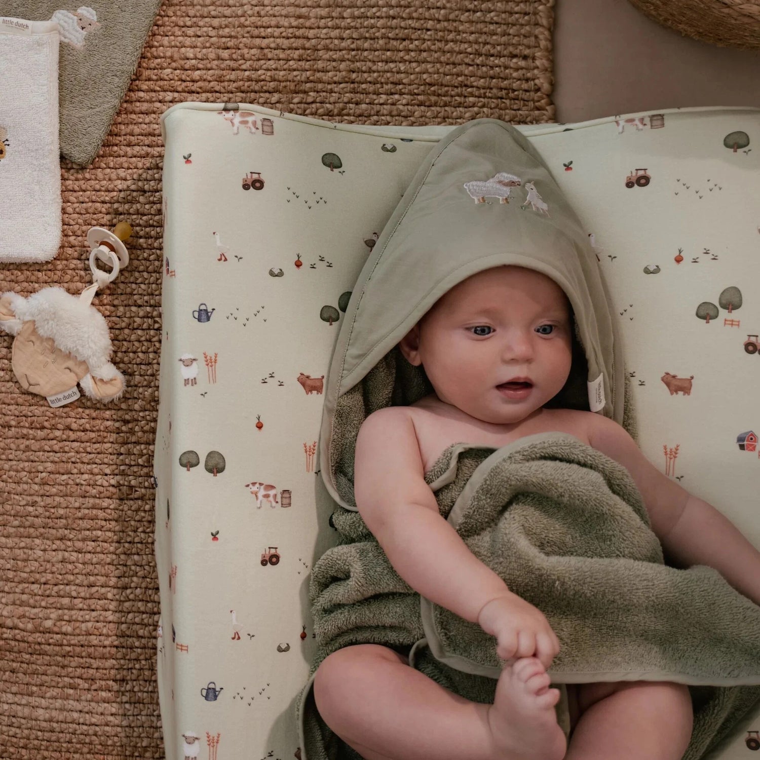 Paninho prende-chupeta ovelha Little Farm