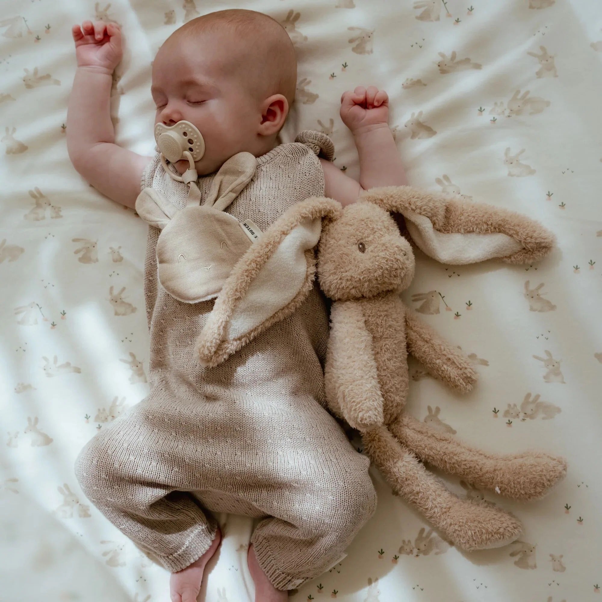 Paninho prende-chupeta coelho bege Newborn Naturals