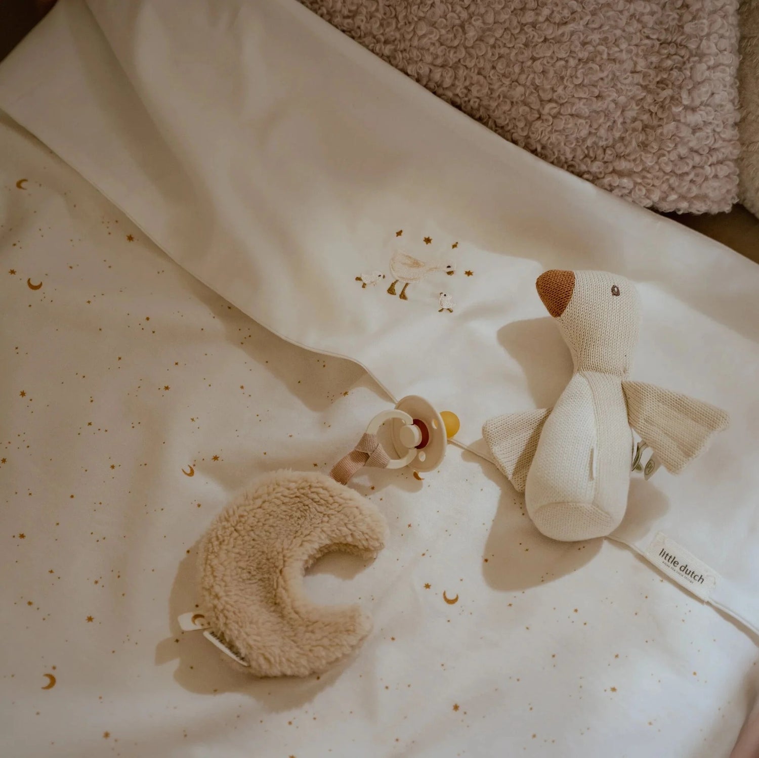 Paninho prende-chupeta Lua white