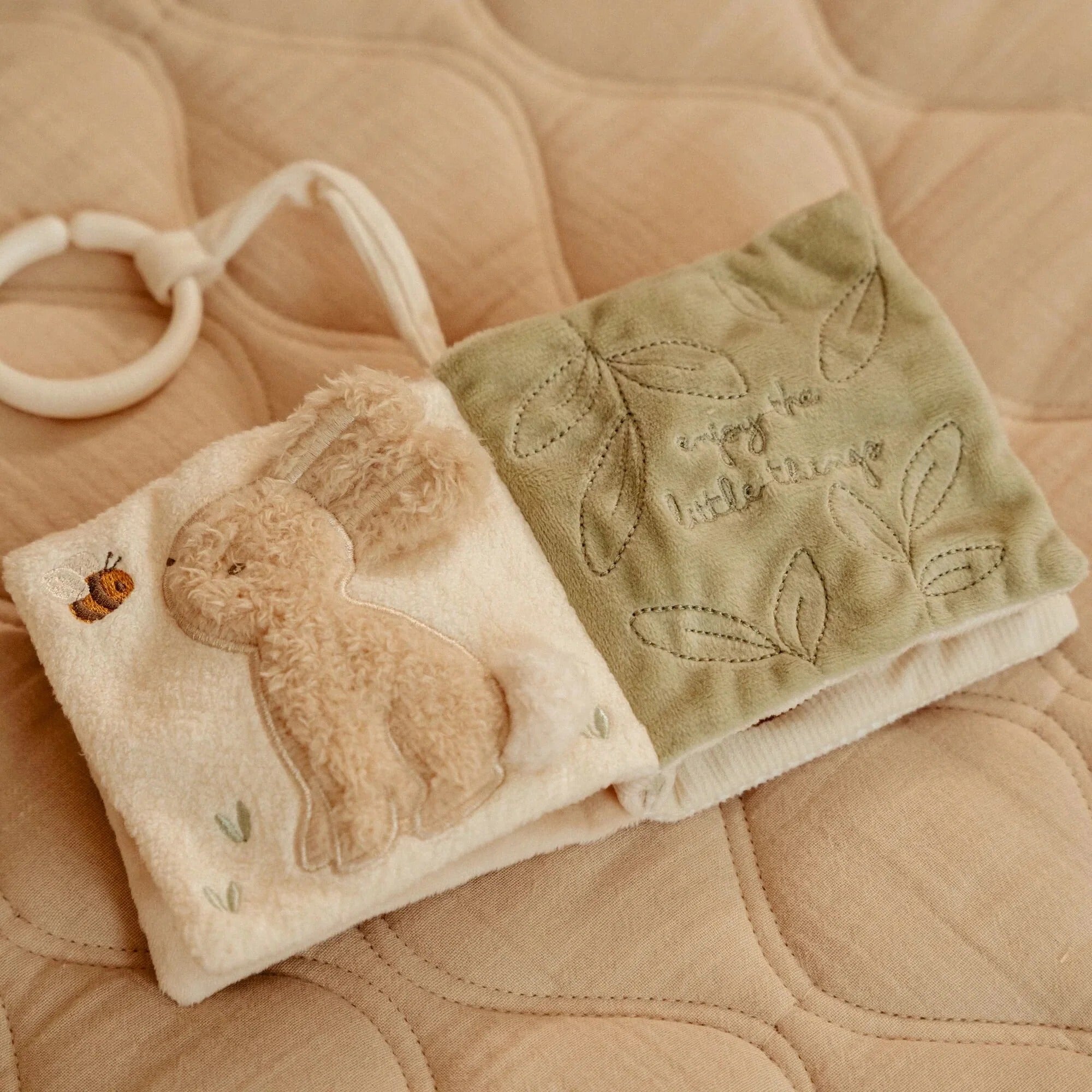 Livro de atividades pequeno Newborn Naturals