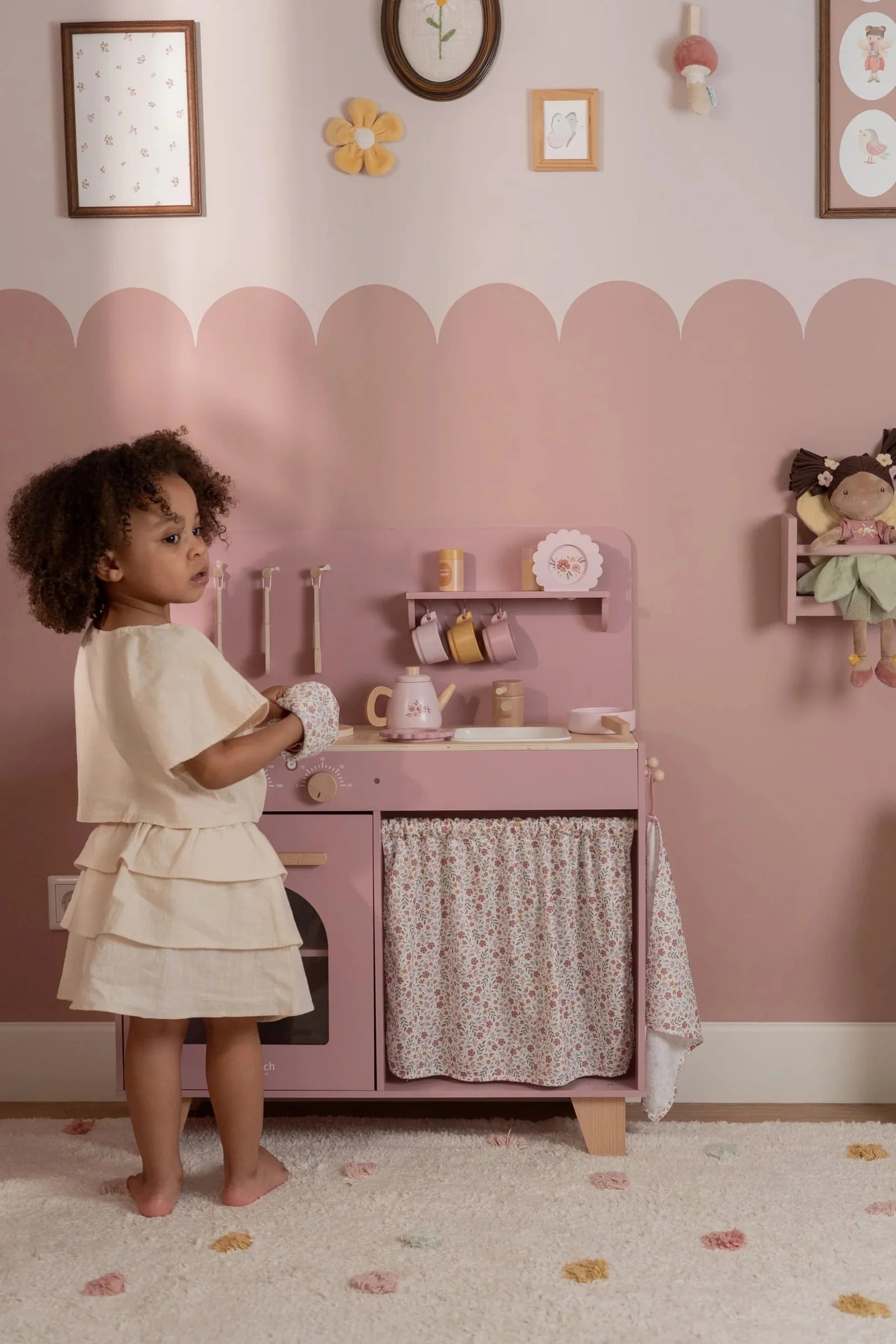 Cozinha rosa de madeira