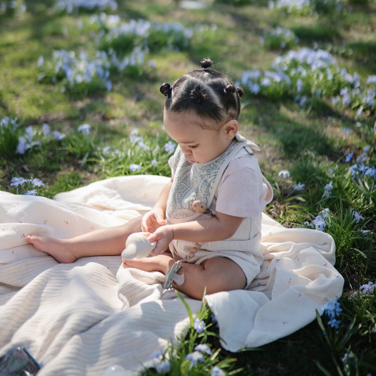 Manta de bebé ribbed smoke muslin mushie 