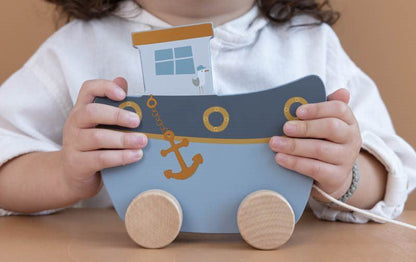 Barquinho de puxar sailors bay Toys Little Dutch 