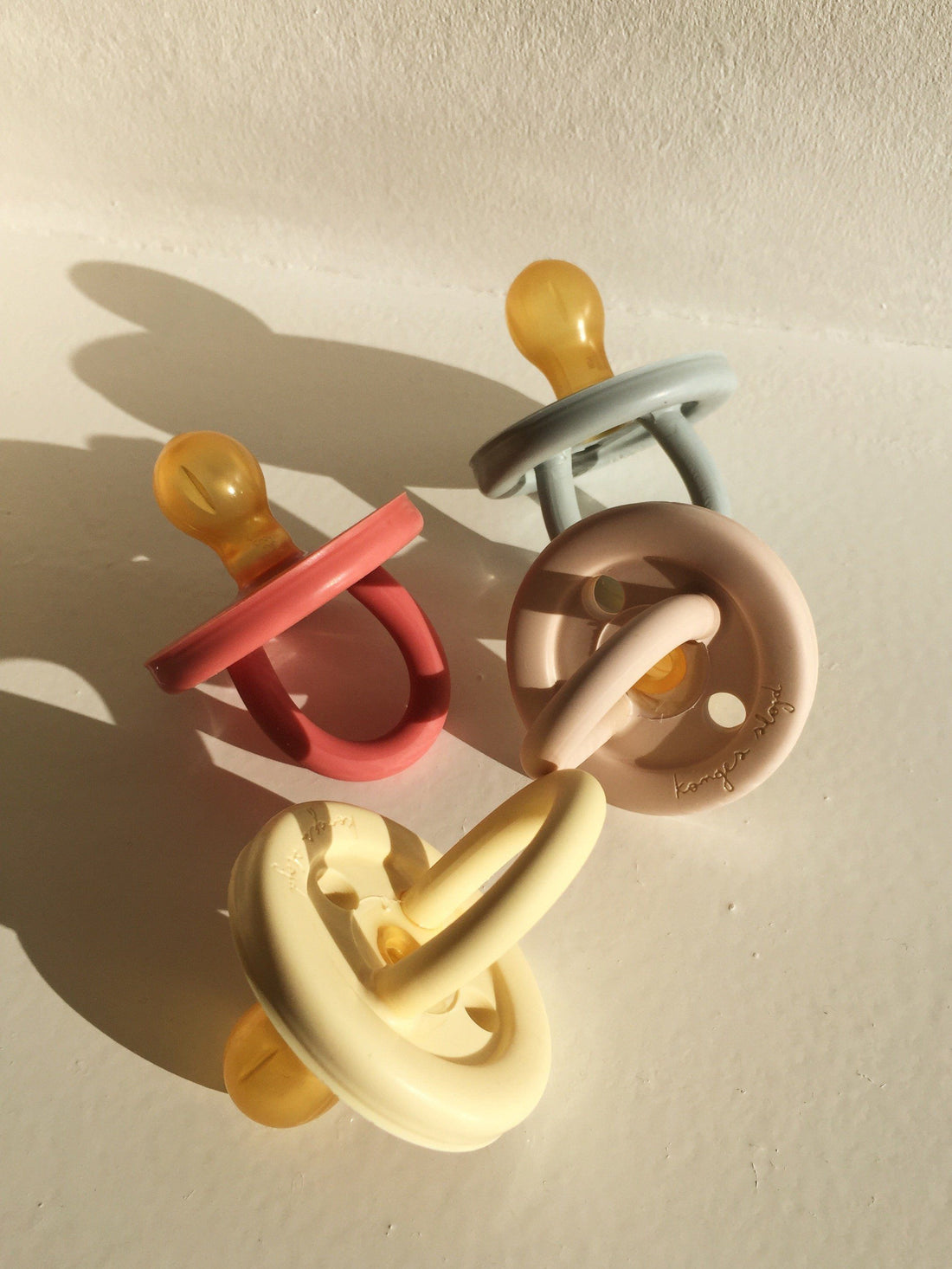Mio pacifier cherry lemonade 0-6 months Konges sløjd Pacifier Konges sløjd 